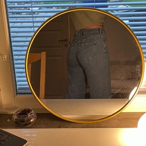 Jeans från Carlings - Jeans köpta från Carlings för 700 kr. Har sytt in dom lite runt midjan men inget stort.