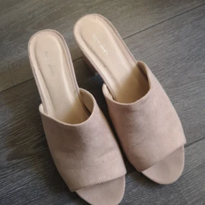 Klackar  - Rosa klackar från Nelly Strl 39.