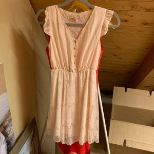 Ljusrosa klänning, S - Strl S, men mer som XS/XXS. Köpt i UK, sparsamt använd.