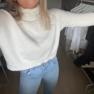 Croppad stickad tröja  - Så fint vinterplagg som inte kommer till användning!