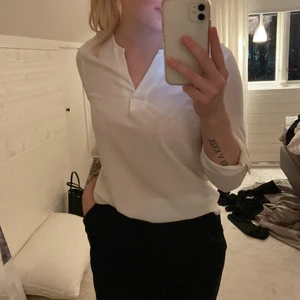vit blus - vit blus från vero moda (80kr inklusive frakt) köpt för 299kr