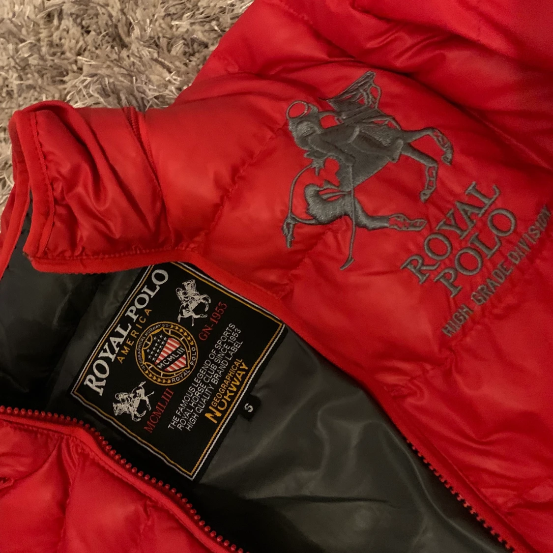 Röd POLO jacka  - 90