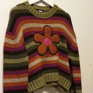 Stickad tröja  - Köpt för 650kr från minga london. Har tyvärr inte kommit till användning så säljer då jag har dåligt med pengar. Storlek S men passar xs eller M beroende på passform