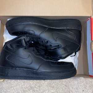 Nike air force  - Säljer skor som jag andvänt vid 2 Max 3 tillfällen helt fräscha i storlek 40.5 