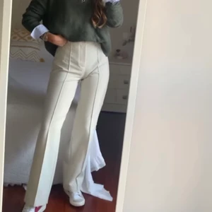 byxor  - trendiga slutsålda zara jeans köparen står för frakt budgivning om flera intresserade. Helt nya 