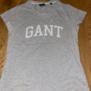 Gant  - Hej🤍 säljer denna fina gant tröjan då jag inte använder den längre. Den är som i nyskick. Strl S. 150kr💕