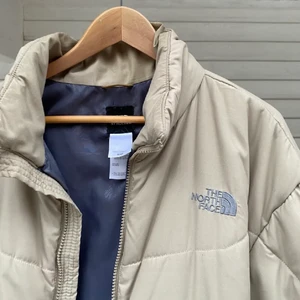 The north face puffer jacket - ❗️Köp direkt 700❗️Äkta vintage puffer the north face jacka, från 90-talet någon gång! Är i herrmodell strl m så snyggt oversized, spårbar frakt 66kr!🥰💖 bud 650kr