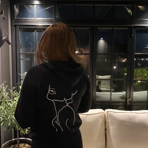 Svart hoddie i storlek M och L - Oanvända hoodies i storlek M och L