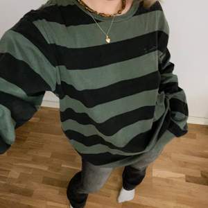 Grön och svartrandig tröja från brandelid stl XL💓 påminner om den trendiga tröjan från brandy!😛