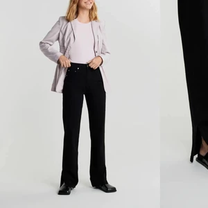 slit jeans 🧚🏼‍♀️🧚🏼‍♀️ - svara slit jeans från ginatricot aldrig andvända (lappen kvar) köpta för 600kr säljer för 400