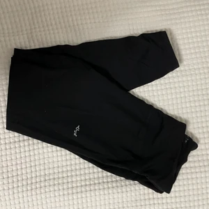 Röhnisch - svarta och sköna tights i fint skick från Röhnisch!