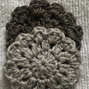 2-pack Saturnus🪐 - Återanvändbara bomullsrondeller med tillhörande påse. Vi virkar rondellerna och syr påsarna själva🤎