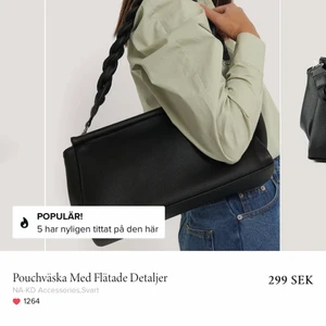 SVART VÄSKA NAKD - Svart rymlig väska från NAKD. Knappt använd alls. Nypris: 299, säljer för 139+frakt ❤️