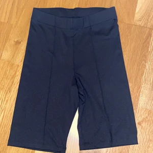 Cykelbyxor - Cykelbyxor, tighta och högmidjade.