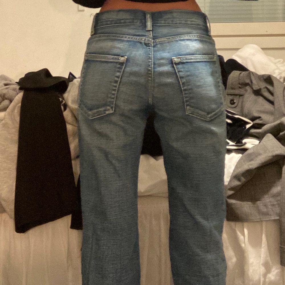 Asnajs lågmidjade jeans som är lite stora på mig så använder inte❤️ står ingen storlek i men skulle säga en 34/36❣️ Midjemått: 75 Innerbenslängd: 81❤️ jag är 158. Jeans & Byxor.