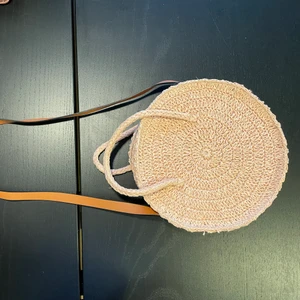 Somrig väska från H&M - Väska från H&M 