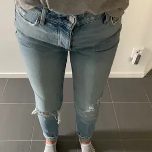 Ett par vanliga jeans från Gina Tricot. Bekväma och snygga. Köparen står för frakten alternativ kan mötas upp i Gbg.