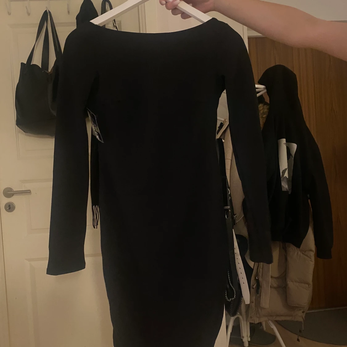 Klänning med öppen rygg