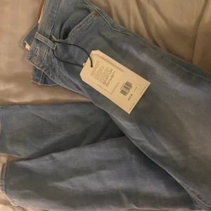 Levis jeans  - Helt nya Levis jeans i storlek 26/28.