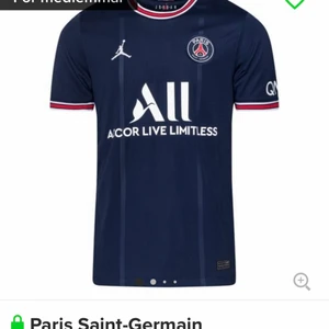 Psg tröja 2022 storlek S sitter som M  - Bra skick mke fin t shirt! 