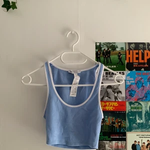 Linne - Säljer det här Blåa linnet från Zara i storlek S. Den är aldrig använd eftersom den är alldeles för lite på mig! Frakten ingår ej i priset!😊