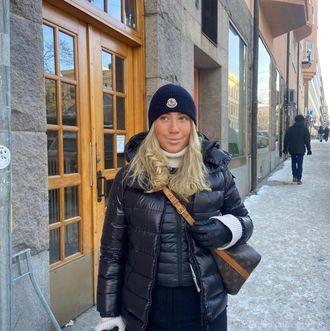 Säljer Moncler mössa! Äkta!