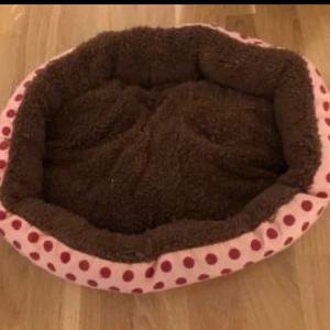 Katt säng -  Mina katter använder inte den. för 75 kr. 