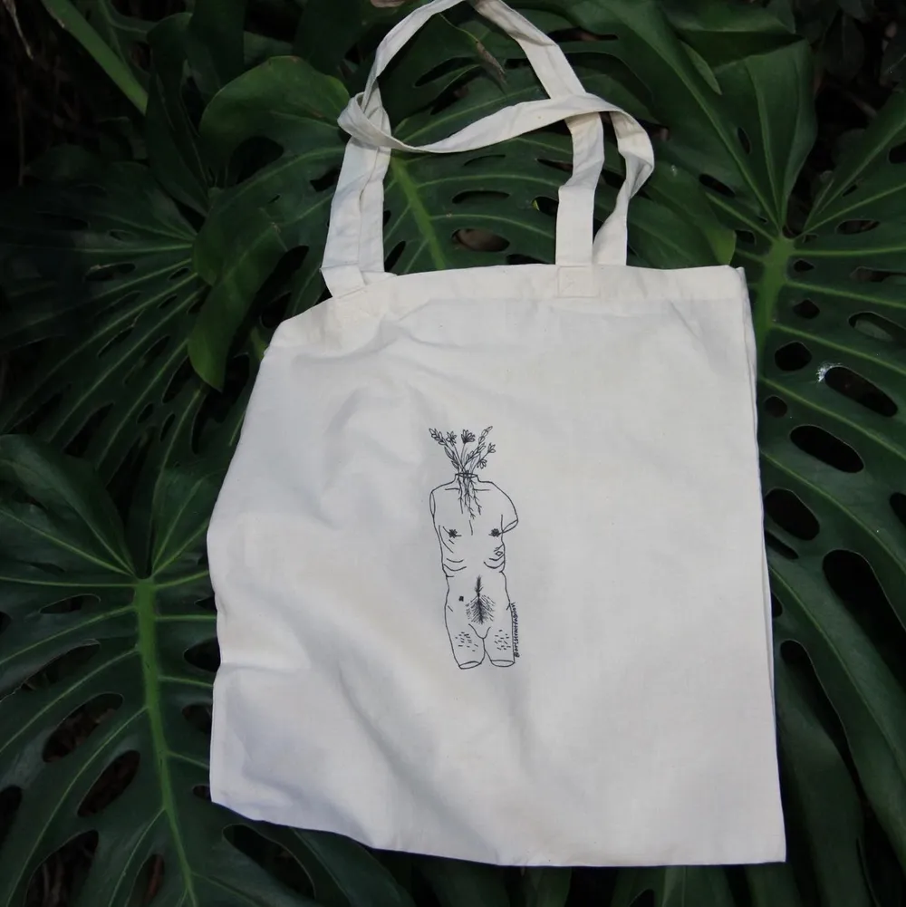 Father Earth Tote Bag 129 kr En tygkasse i 100% ekologiskt tyg med en vacker design som jag ritat själv! Skicka gärna ett privatmeddelande här på plick eller ett mail till artstractfashion@gmail.com om du vill beställa en🌱. Väskor.