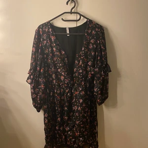 Shorts - Har rensat min garderob och behöver göra mig bort med kläder. Säljer inte under 50kr och frakt ingår inte🚚📦 du får bestämma priset på plagget själv💕