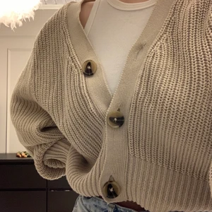 Stickad kofta - Kofta från Gina Tricot, fint skick.