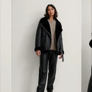 Jacka - Säljer denna jacka. Använd fåtal gånger och är i bra skick, köpt för 1000