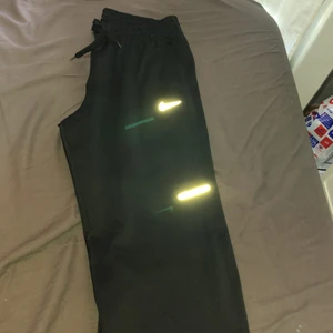 Adidas - Sprillans nya nike byxor, Jag fick dom i födelsedagspresent men ville inte ha dom! Dom är inte använda en ända gång!