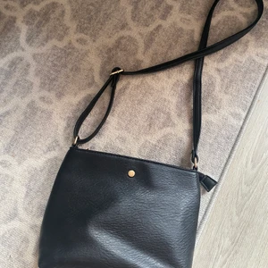 Väska  - Mycket fint skick, använd ett fåtal gånger 