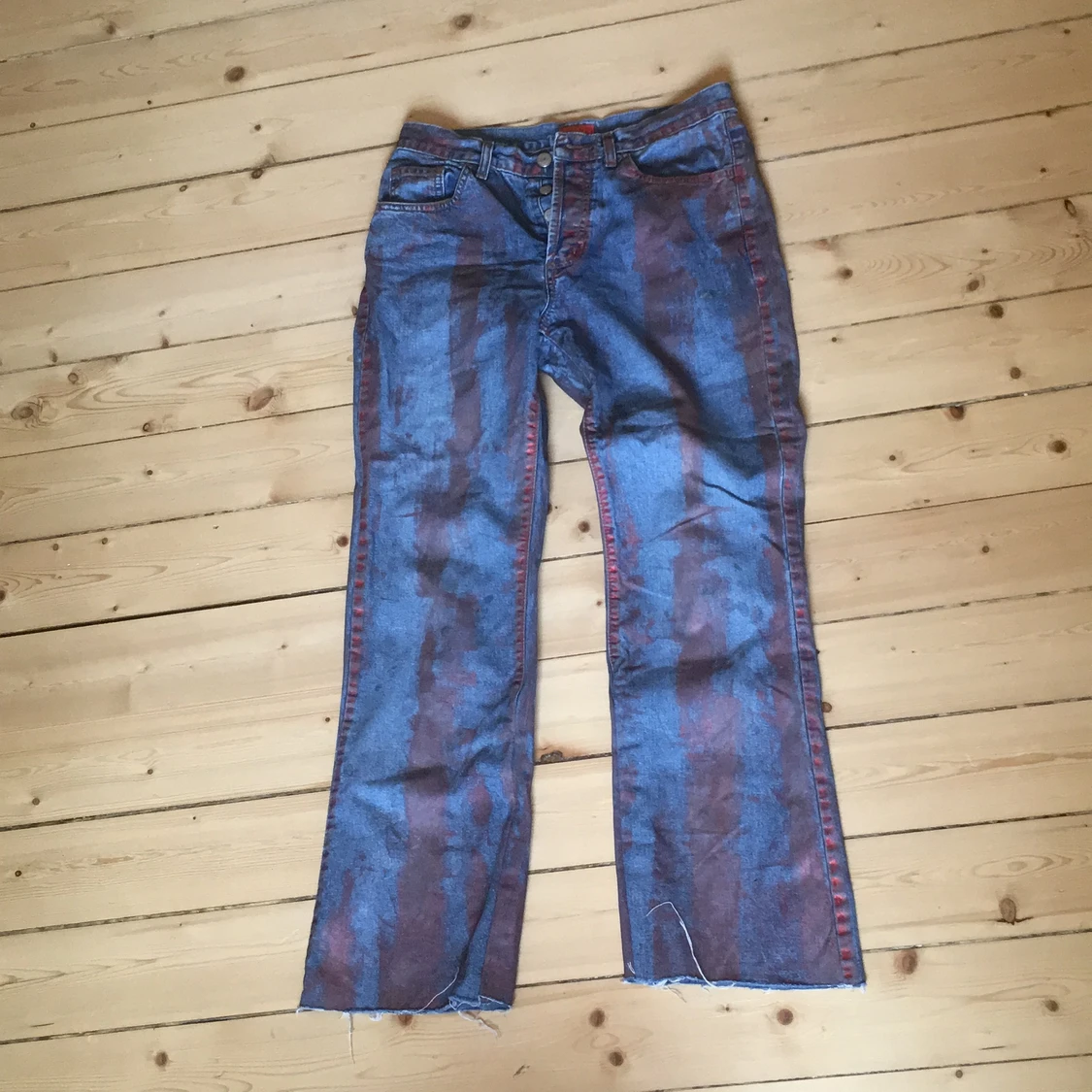 Unika jeans med röd färg - 90