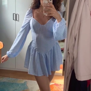 Mini klänning - Aldrig använd, köparen står för frakten💙 (org pris 372)