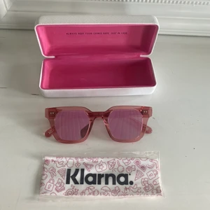 CHIMI #004 - Säljer ett par klarna x chimi solglasögon i modellen 004. Skitcoola men köpte ett par nya! Pris kan diskuteras och frakt står köparen för💕