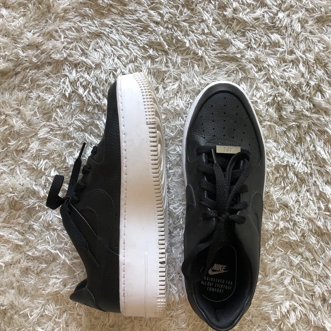 Svarta Nike Air Force 1 Saga - 90