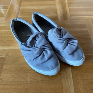 Skor - Från skopunkten, typ aldrig använda. Storlek 39