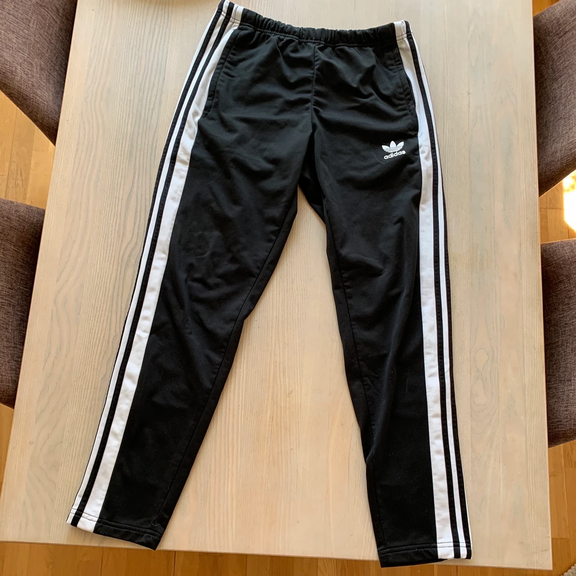 Adidas byxor med knappar Limited edition M