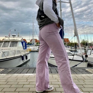 Från Monki  - Passar inte mig längre men är super fina på får fantastisk form i dom, har nästan aldrig använt