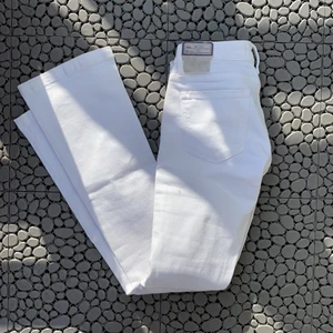 Vita vida jeans - Vita flare/vida jeans från JC (crocker). Breda nedanför. Modell: prep boot. Storlek: 25/31. Passar 34. Oanvända. Prislapp finns kvar. Ord pris 699kr.