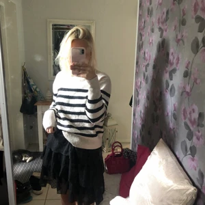 Randig tröja  - Jättefin stickad tröja från hm som passar till typ allt. Strl S men lite oversized så passar M oxkså. 