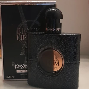 Parfym - Hej säljer min parfym som är ifrån YSL💕 då jag trötta på doften inte alls mkt använd som man ser på bilden om ni har några frågor så får ni komma privat ❤