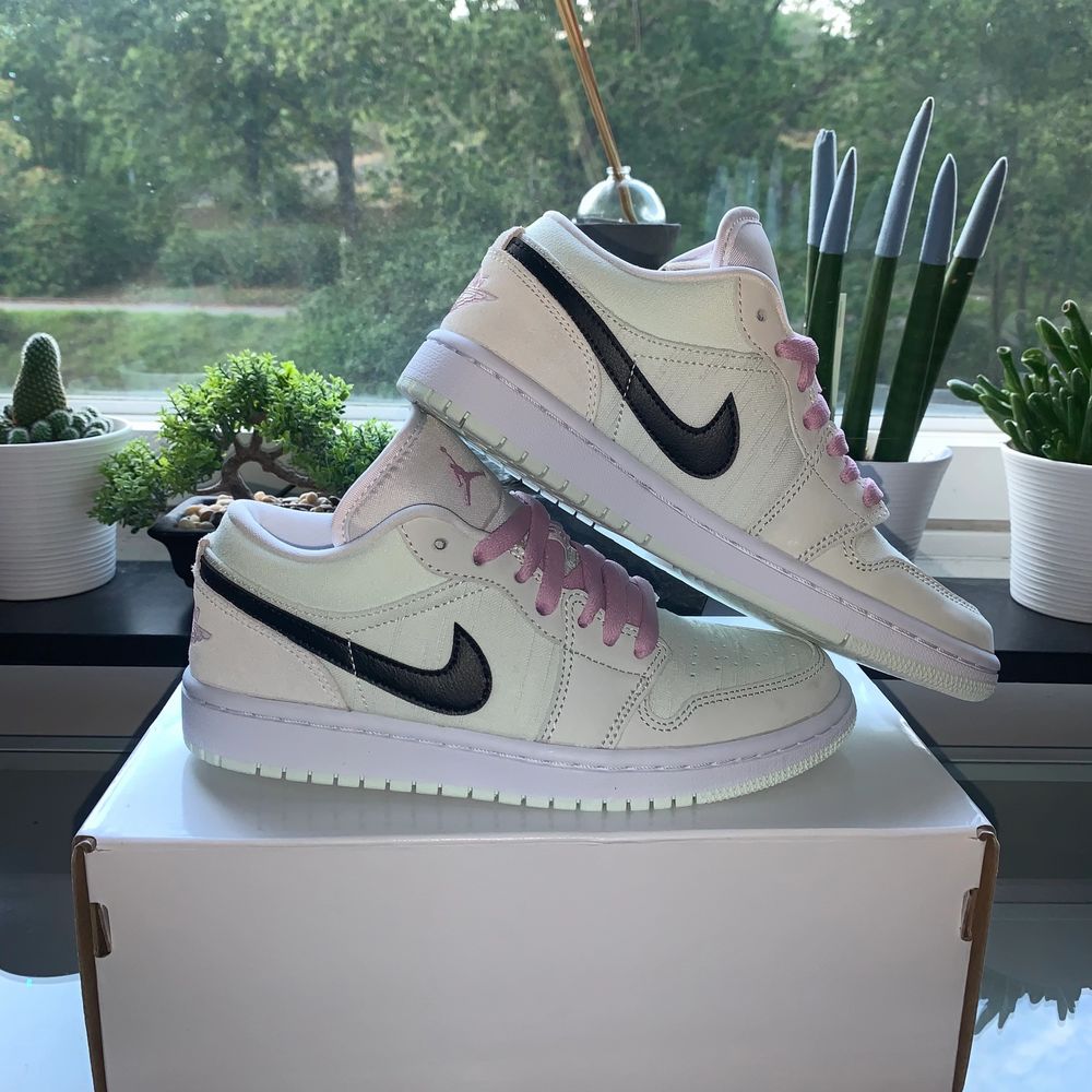 Air Jordan 1 Low Barely Green 🍈🌸 | Plick Second Hand