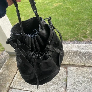 Alexandra Wang - En snålt använde Alexandra Wang väska som jag vill bli av med, köpt för ca 6000,! 🥰🥰