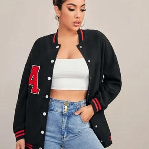 Jack  - Säljer denna fina jacka som jag Max använt 3 gånger, har ingen använidg av den längre💗 st xs men passar även till M 💗 kan mötas och skicka jackan 