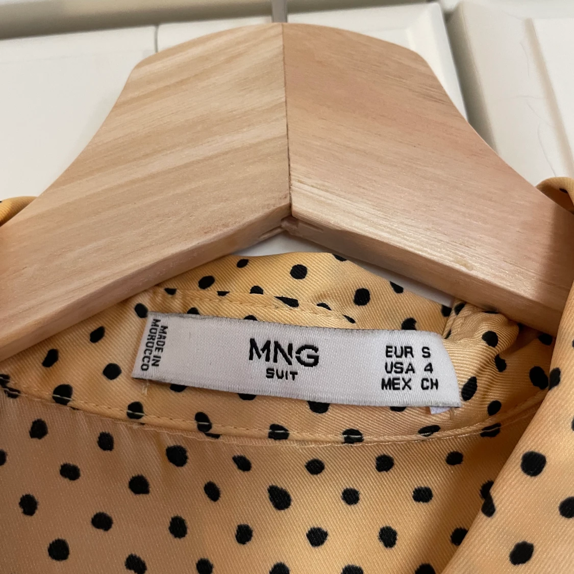 Gul prickig kortärmad skjorta MANGO - 91