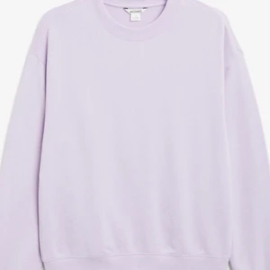 Monki sweatshirt storlek xs - Medela för ett pris så diskuterar vi🥰 En ljuslila sweatshirt just nu slutsåld på monkis hemsida i storlek xs. Inte sliten🥰 Perfekt till ett par ljusa jeans! Frakt betalas av köparen! 