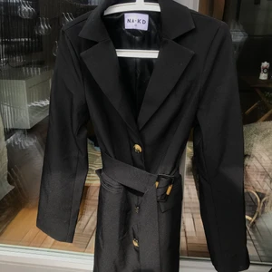 Blazerklänning - Supersnygg blazerklänning från nakd storlek 38💗