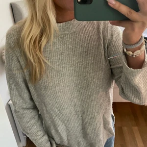 Stickad tröja - Snygg stickad tröja från Zara.